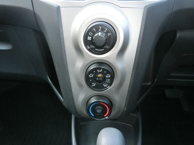 TOYOTA VITZ 2007 Image 31