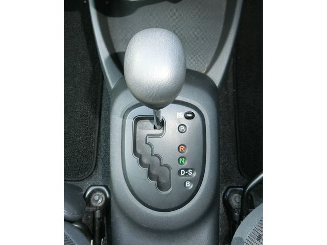 TOYOTA VITZ 2007 Image 31