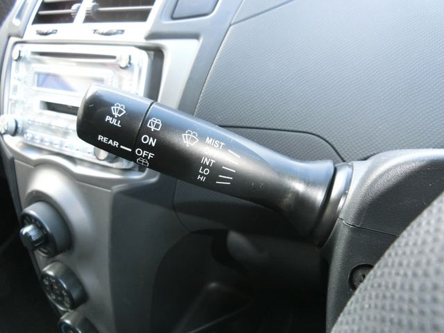 TOYOTA VITZ 2007 Image 31