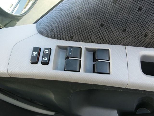 TOYOTA VITZ 2007 Image 31