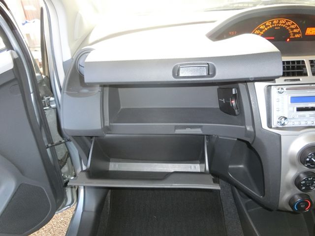 TOYOTA VITZ 2007 Image 31