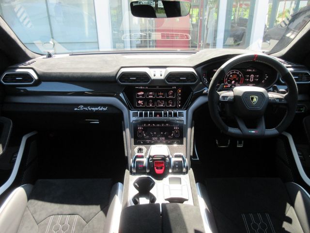 LAMBORGHINI URUS 2024 Image 31