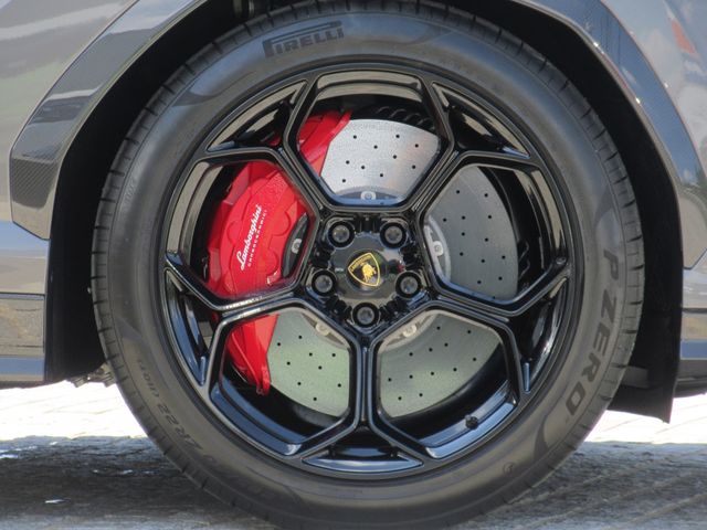 LAMBORGHINI URUS 2024 Image 31