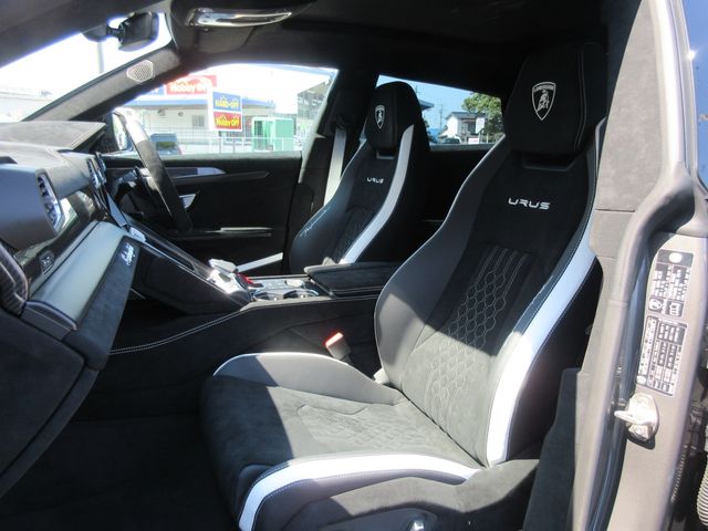 LAMBORGHINI URUS 2024 Image 31