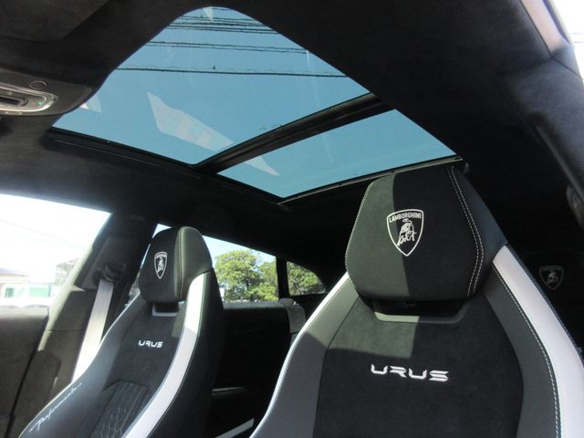 LAMBORGHINI URUS 2024 Image 31