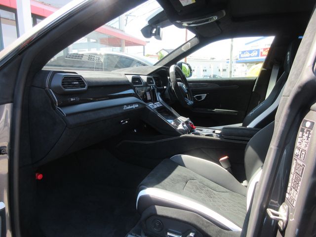 LAMBORGHINI URUS 2024 Image 31