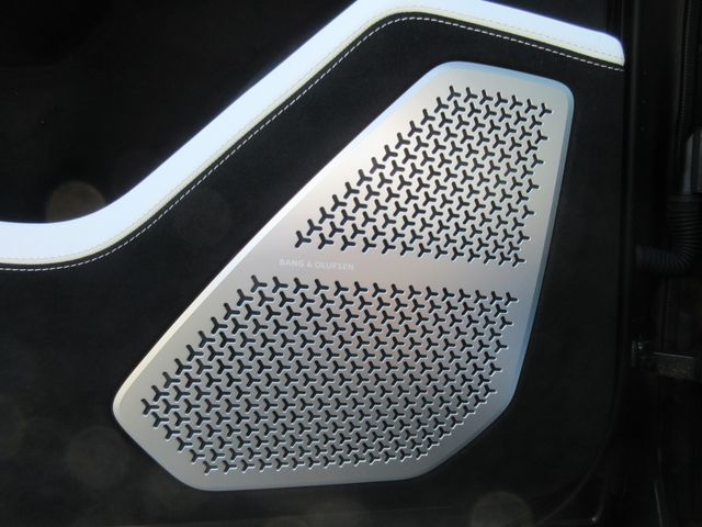 LAMBORGHINI URUS 2024 Image 31