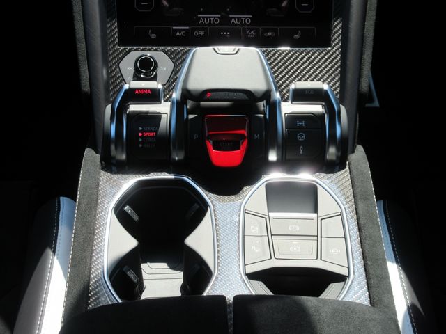 LAMBORGHINI URUS 2024 Image 31