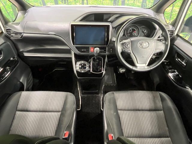 TOYOTA VOXY 4WD 2017 Image 31