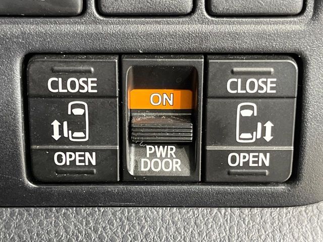 TOYOTA VOXY 4WD 2017 Image 31