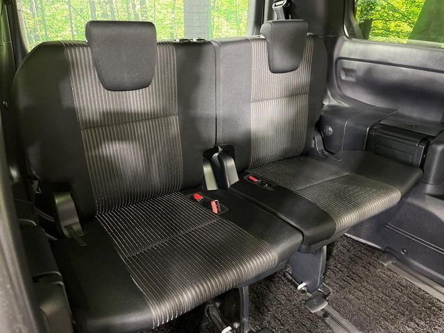 TOYOTA VOXY 4WD 2017 Image 31