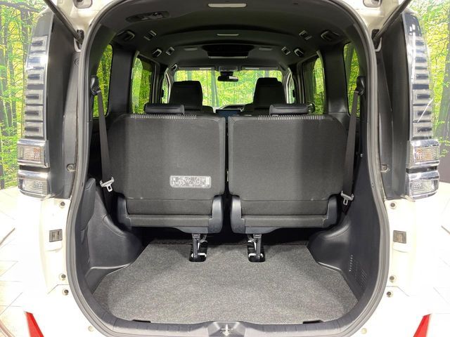 TOYOTA VOXY 4WD 2017 Image 31