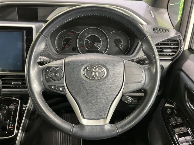 TOYOTA VOXY 4WD 2017 Image 31