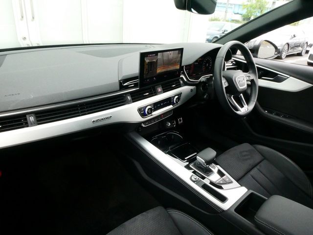 AUDI A4 AVANT 2022 Image 31