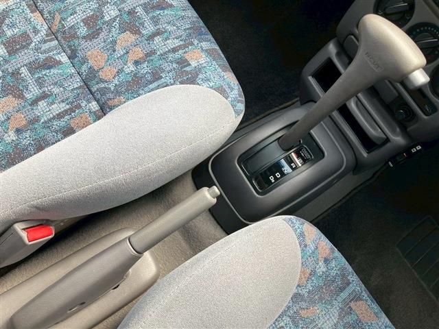 NISSAN MARCH 1996 Image 31