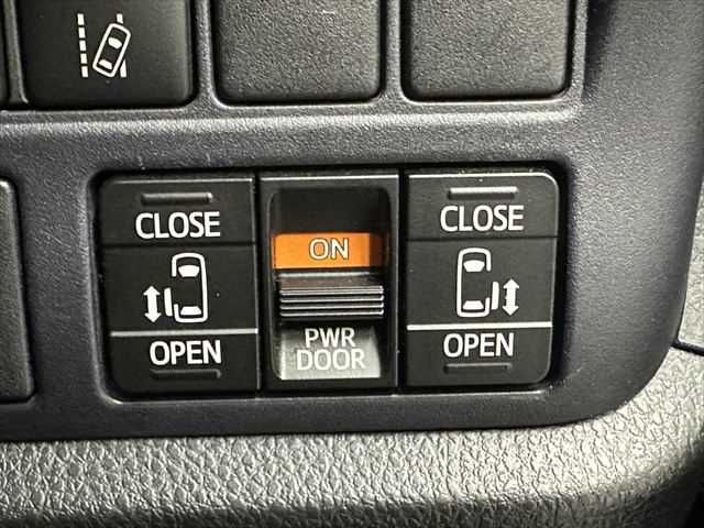 TOYOTA VOXY 2016 Image 31