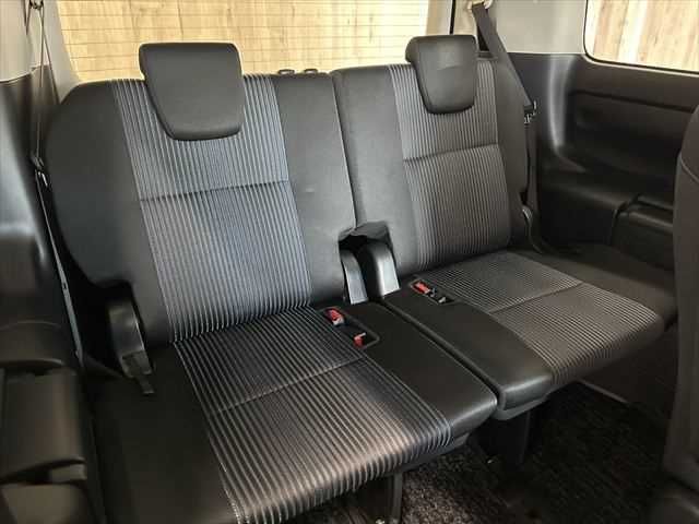 TOYOTA VOXY 2016 Image 31