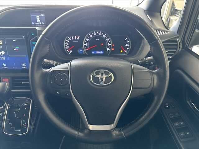 TOYOTA VOXY 2016 Image 31