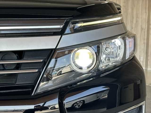 TOYOTA VOXY 2016 Image 31