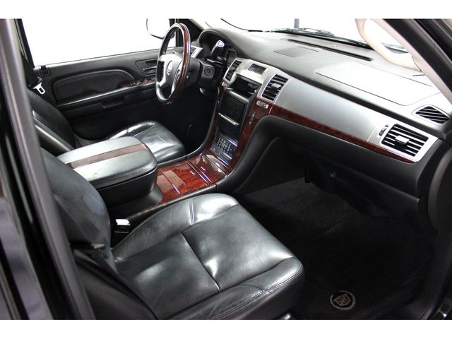 CADILLAC ESCALADE 2012 Image 31