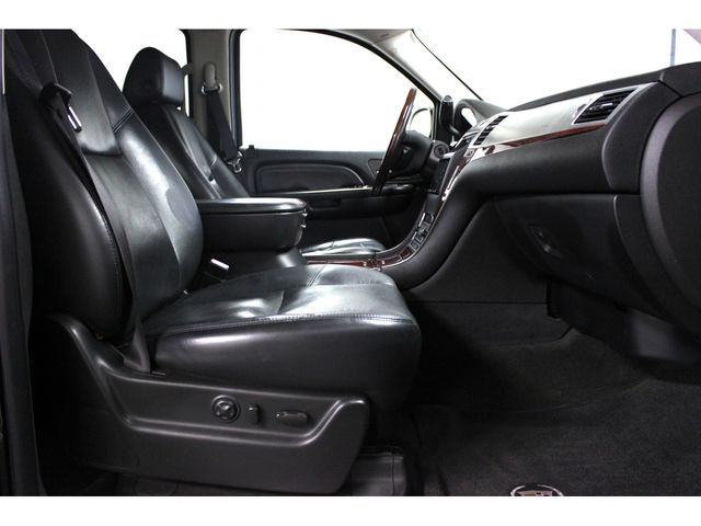 CADILLAC ESCALADE 2012 Image 31