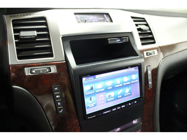 CADILLAC ESCALADE 2012 Image 31