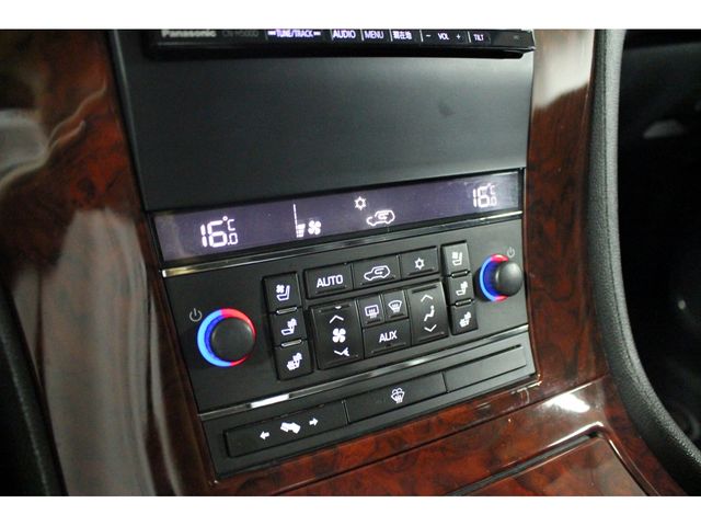 CADILLAC ESCALADE 2012 Image 31