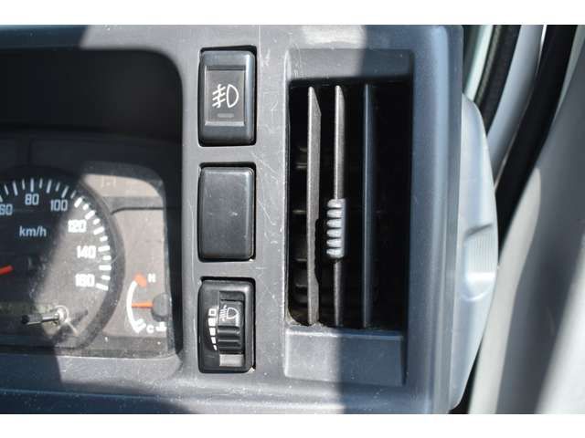 ISUZU ELF 2013 Image 31