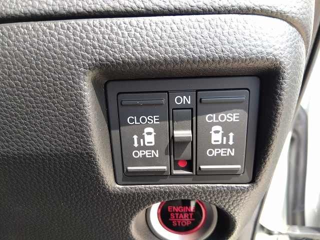 HONDA N BOX CUSTOM 2023 Image 31