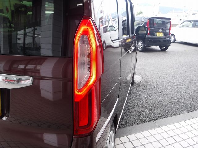 HONDA N BOX 2021 Image 31