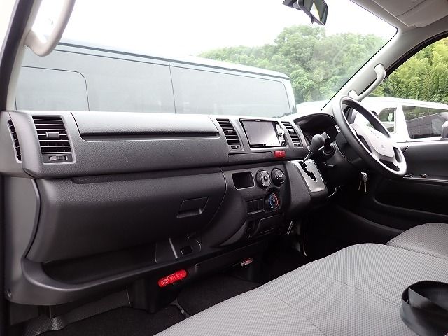 TOYOTA HIACE VAN 1.25T 2WD 2016 Image 31