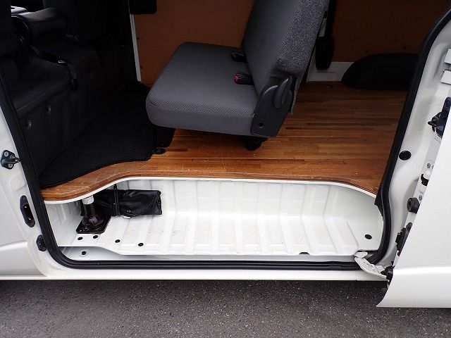 TOYOTA HIACE VAN 1.25T 2WD 2016 Image 31