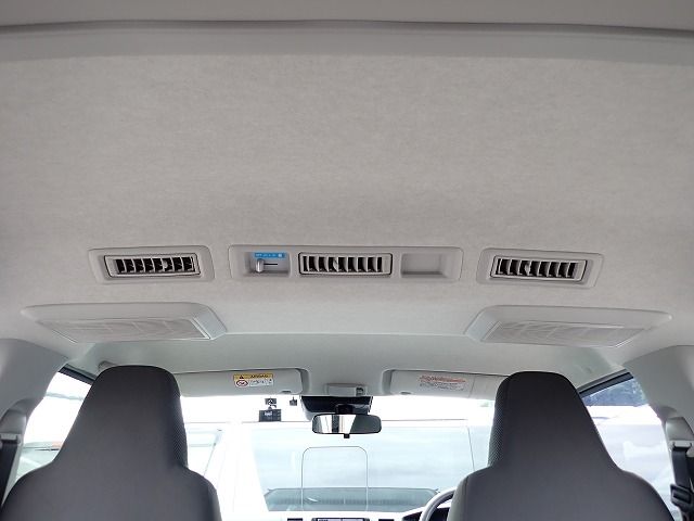 TOYOTA HIACE VAN 1.25T 2WD 2020 Image 31