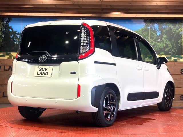 TOYOTA SIENTA HYBRID 2023 Image 31