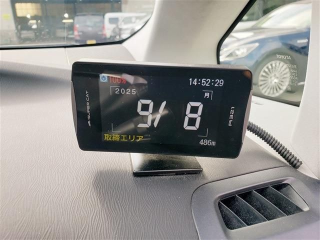 TOYOTA PRIUS 2012 Image 31