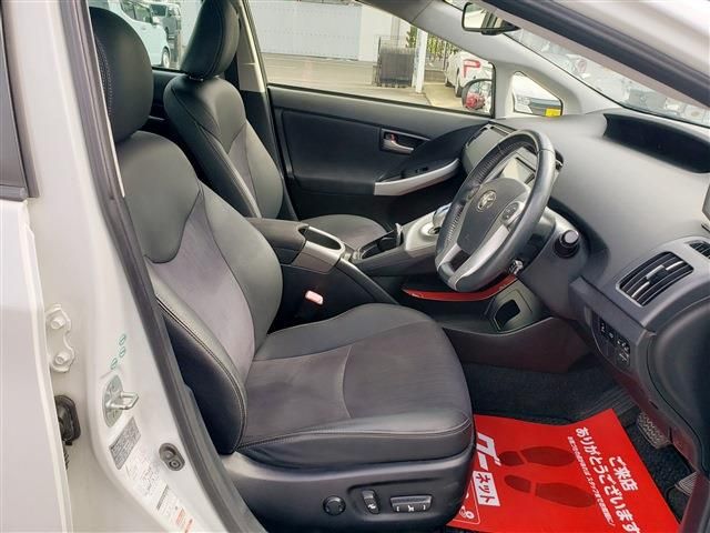 TOYOTA PRIUS 2012 Image 31