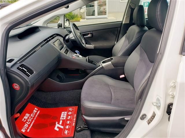 TOYOTA PRIUS 2012 Image 31