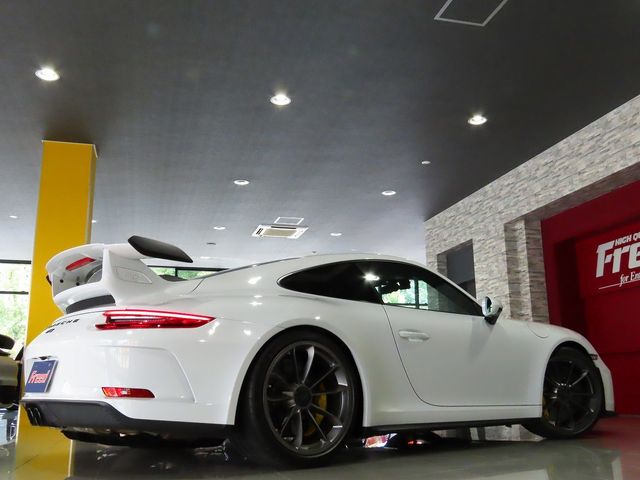 PORSCHE 911 2019 Image 31