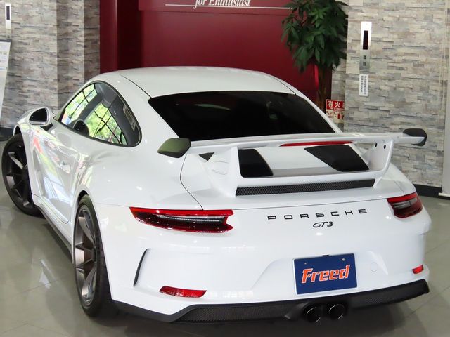 PORSCHE 911 2019 Image 31