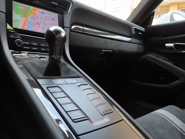 PORSCHE 911 2019 Image 31