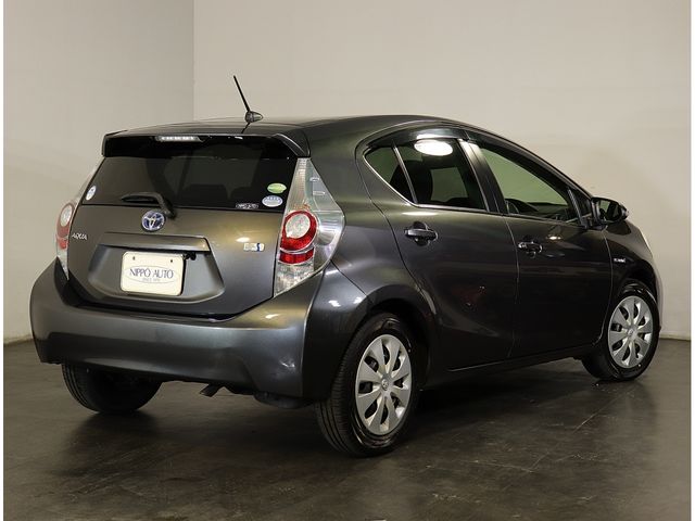 TOYOTA AQUA 2013 Image 31