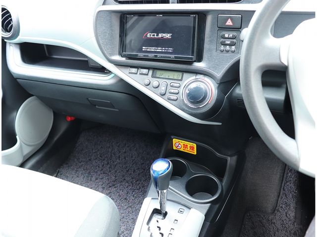 TOYOTA AQUA 2013 Image 31