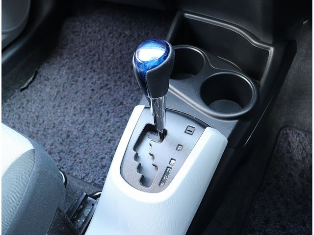 TOYOTA AQUA 2013 Image 31