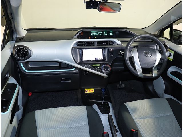 TOYOTA AQUA 2013 Image 31