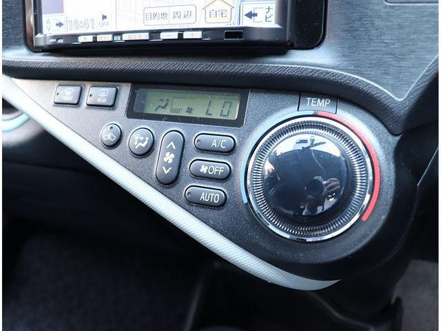 TOYOTA AQUA 2013 Image 31