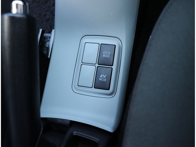 TOYOTA AQUA 2013 Image 31