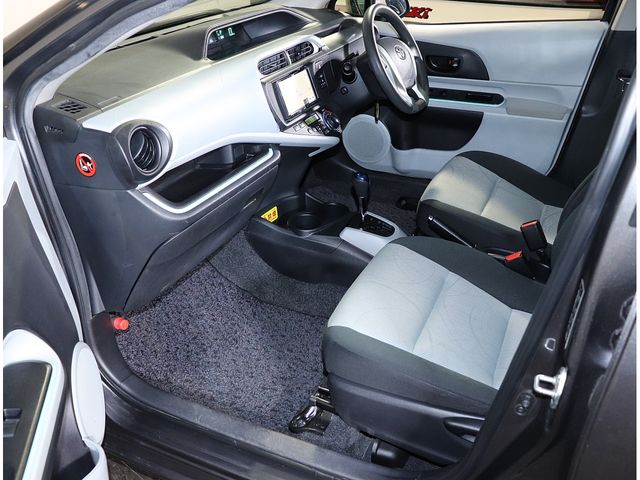 TOYOTA AQUA 2013 Image 31