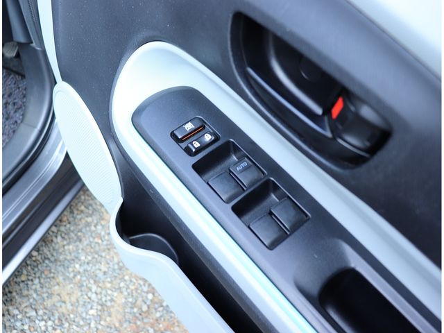 TOYOTA AQUA 2013 Image 31