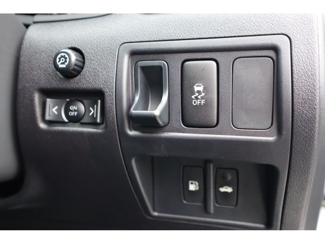 TOYOTA LEXUS IS F 2011 Image 31