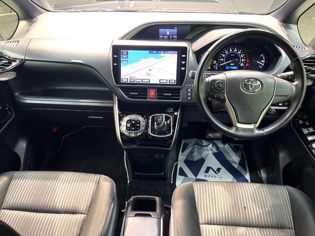 TOYOTA VOXY HYBRID 2018 Image 31